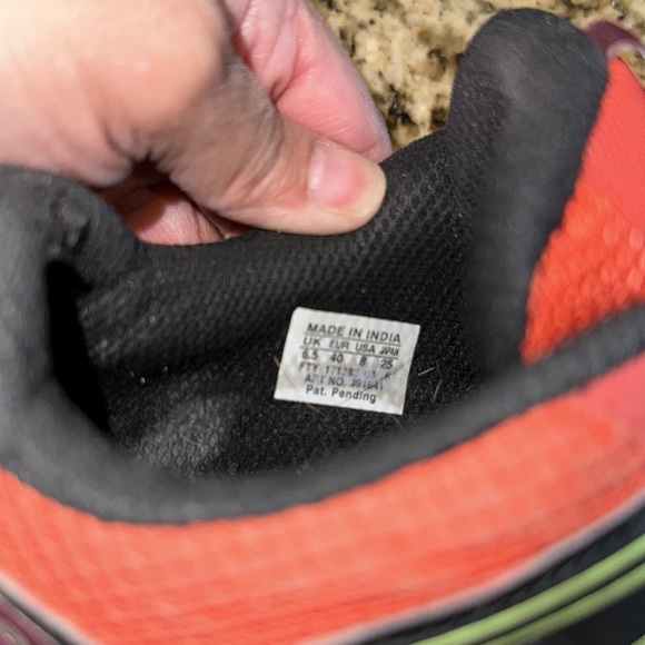 Salomon trail shoes size 8 red - Picture 3 of 3